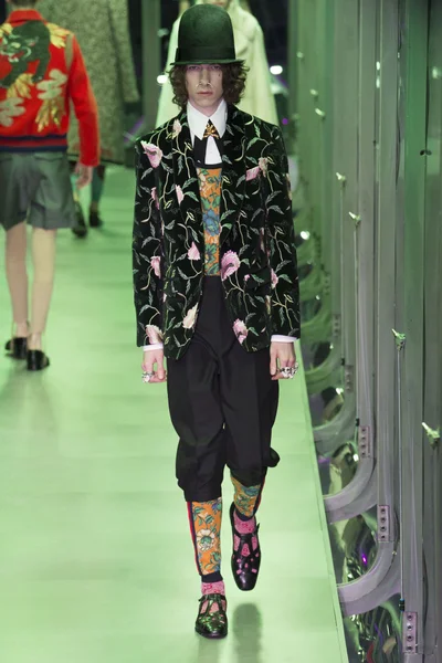 Look 96